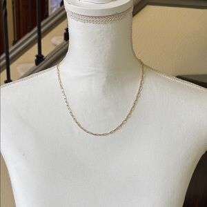 ⭐️Dainty Gold Toned “Paper Clip” Necklace